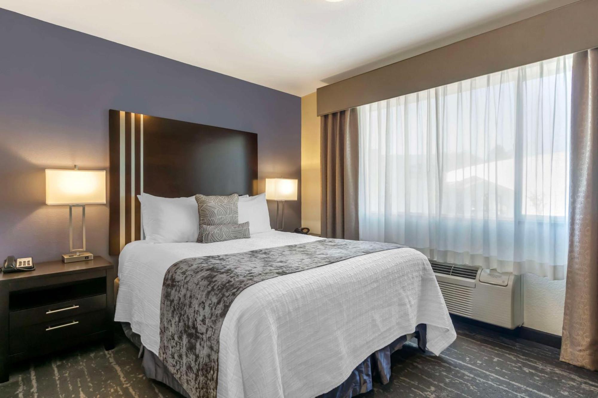 Best Western Plus Edmonds Harbor Inn Zewnętrze zdjęcie